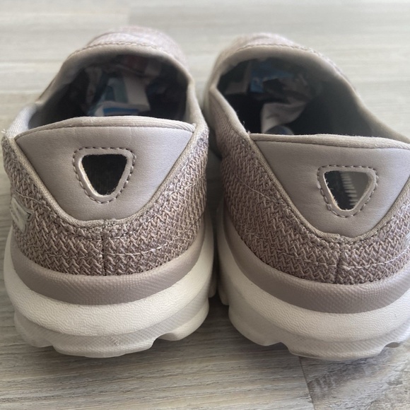 Skechers Shoes Beige Mesh Women's Size 7.5 GO Walk 3 Sporty Slip Ons Sneakers - Picture 4 of 8